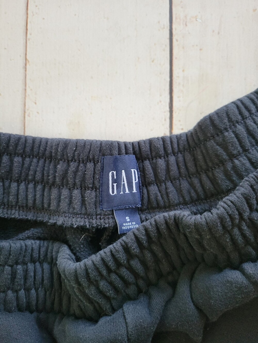 GAP Women's Black Cotton Elastic Waist Sweat Fleece Shorts Size S Relaxed Fit - Picture 2 of 4